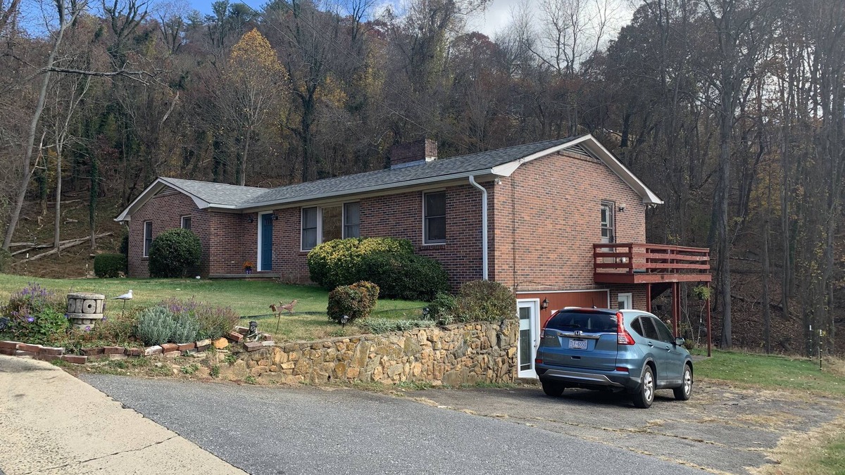 East End - Valley Street House | Downtown Asheville Hideaway