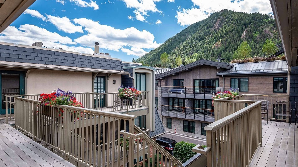 Aspen Condo | Downtown Aspen Getaway! Steps To Gondola, Shops, Dining, Hiking & Biking. AC In Bdrms, Wood FP, W/D