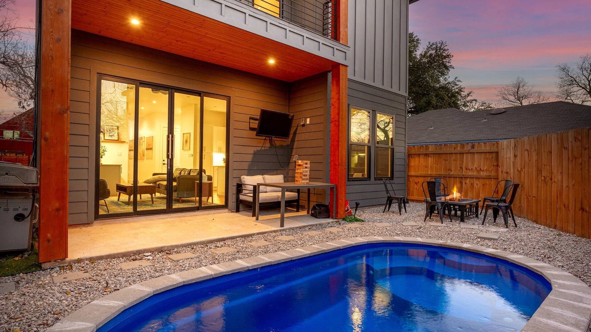 Govalle House | Downtown ATX - Unit A | Modern Home | Pool