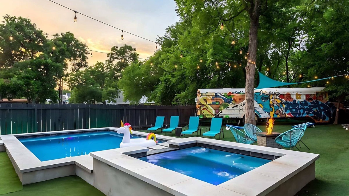 Govalle House | Downtown Austin Oasis w Pool & Hot Tub—Sleeps 16