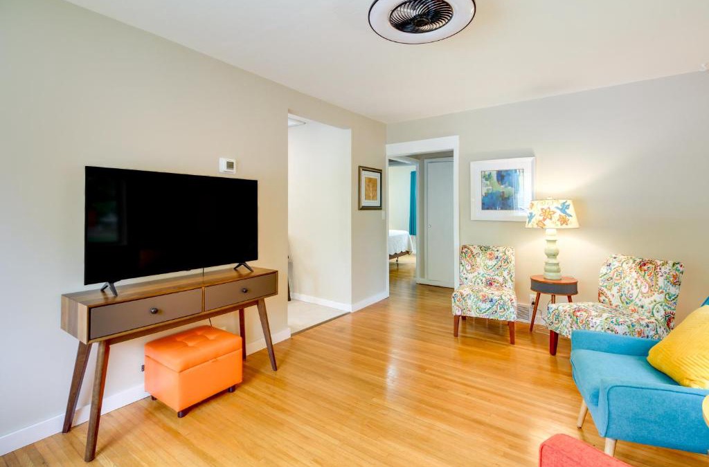 Baudette House | Downtown Baudette Vacation Rental Walk to Dining!