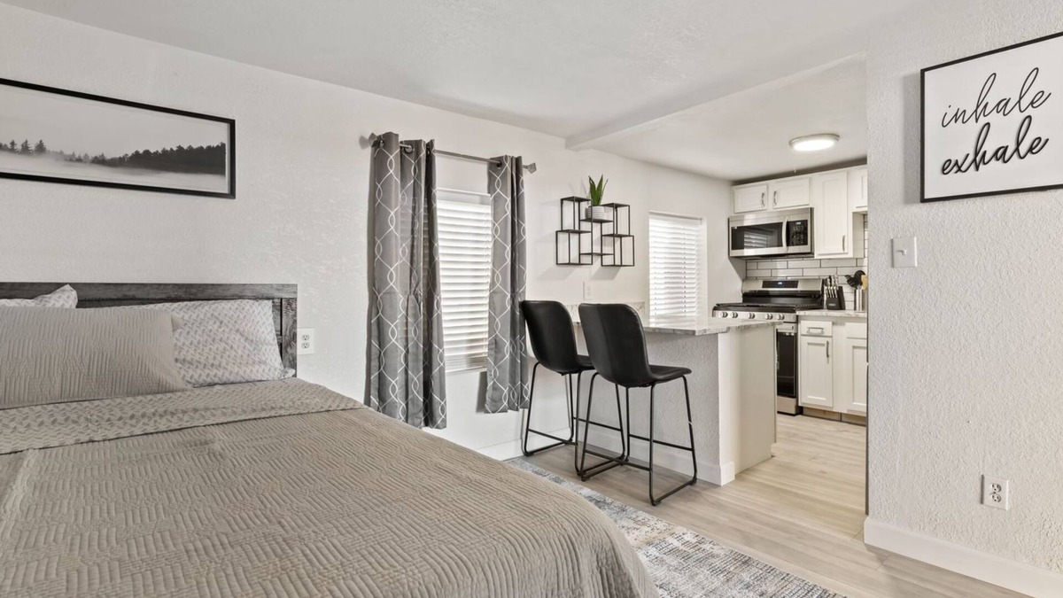 Pomerene Apartment | Downtown Benson Studio
