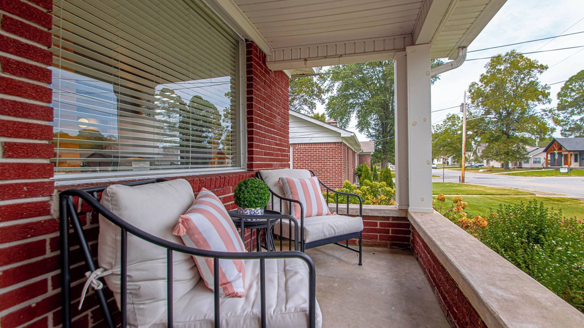 Benton House | Downtown Benton Bungalow: walk to dining + shops, one minute to interstate.