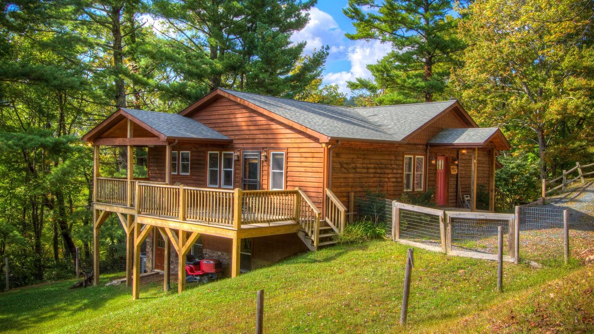 Lenoir Cabin | DOWNTOWN BLOWING ROCK(1.5mi) Three Bears Hot tub