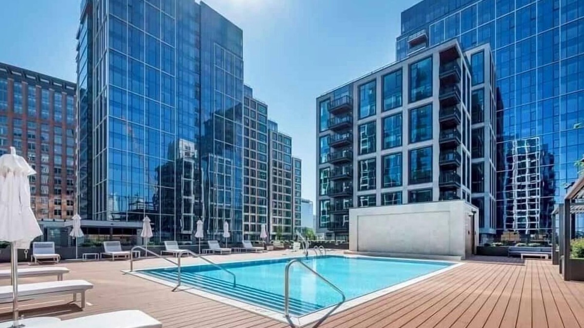 East Cambridge Apartment | Downtown Boston Designer space with Gym and rooftop Oasis’s ,Walk to Seaport!