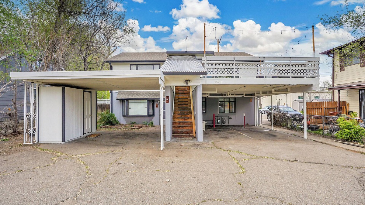 Whittier Apartment | Downtown Boulder spacious 2-bedroom apartment in Boulder with a carport