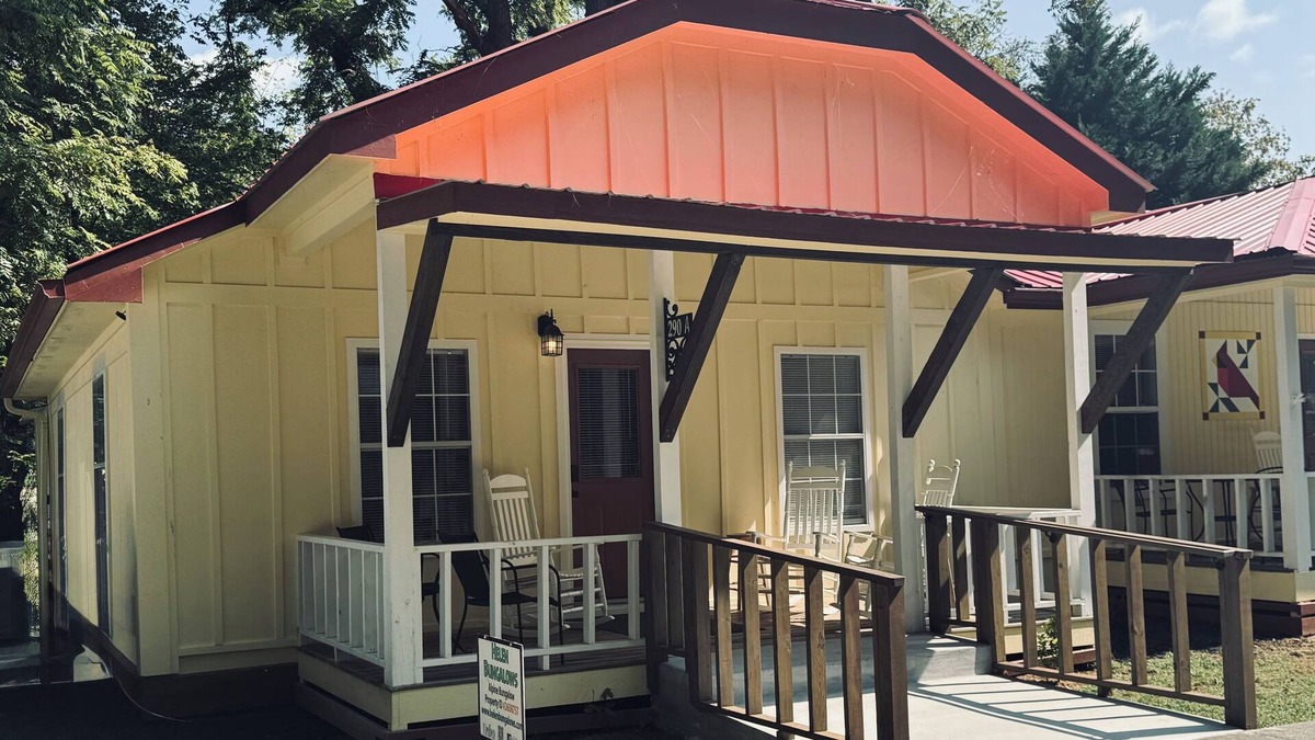 Helen House | Downtown by Chattahoochee River, sit on front porch as horse and buggy stroll by