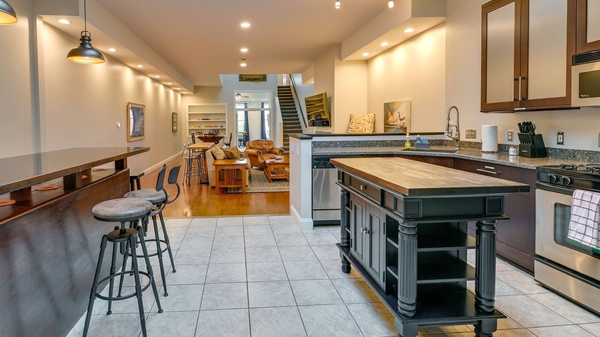 Canandaigua Apartment | Downtown Canandaigua Apartment - 1 Mi to Lake!