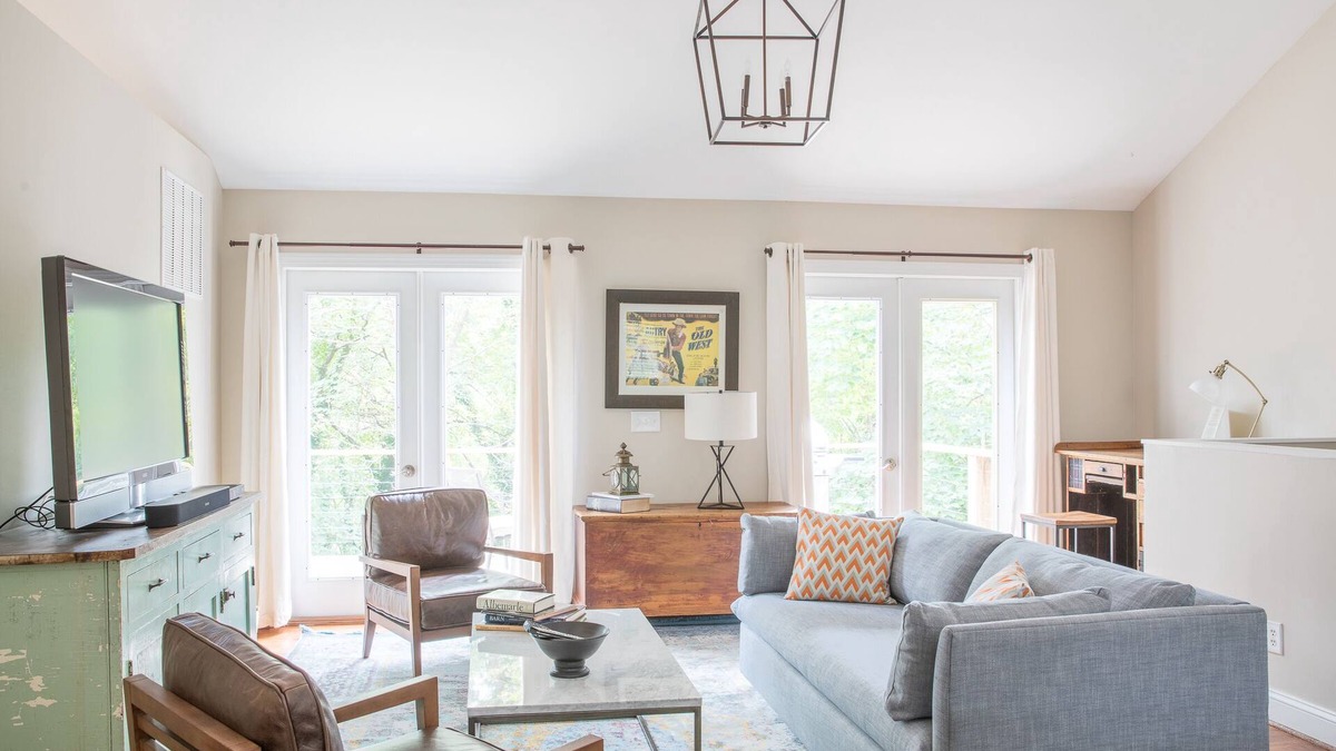 Fifeville Apartment | Downtown Carriage House | 1 BR Loft close to the historic downtown mall