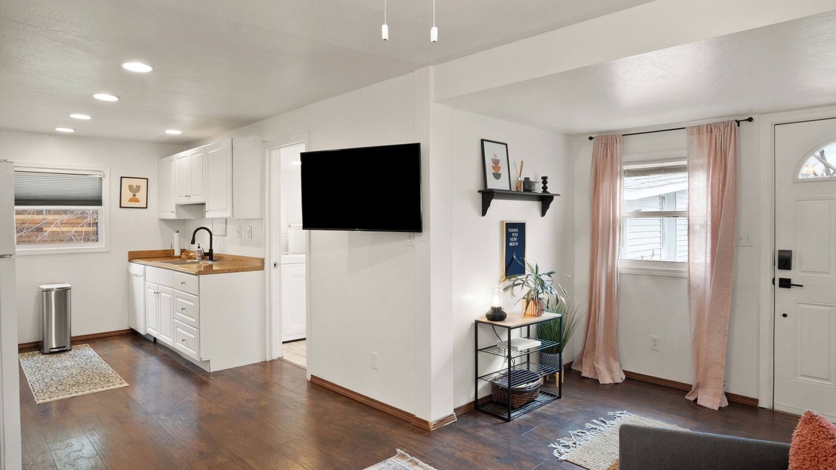 Garden District House | Downtown CDA Tiny House-Walk to the Lake
