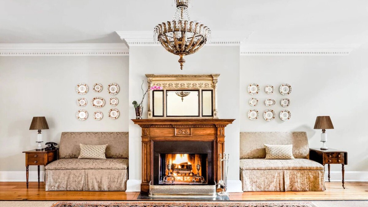 Charleston Historic District Hotel | Downtown Charleston Awaits: Your Cozy, Inviting Retreat | 2 Family Rooms