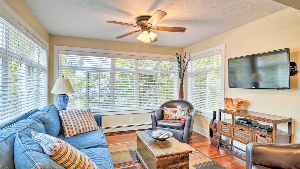 Charlevoix House | Downtown Charlevoix Duplex 1/2 Mi to Lake Michigan