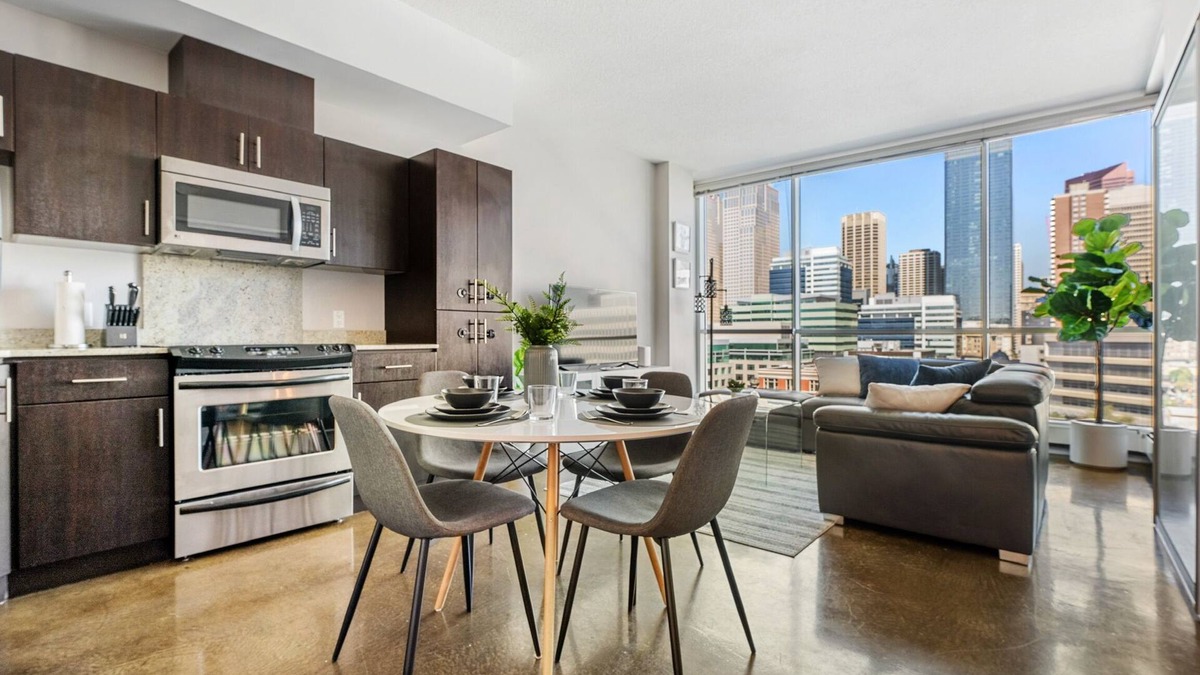 Mission District Condo | Downtown Chic Retreat | Elegant + Free Parking