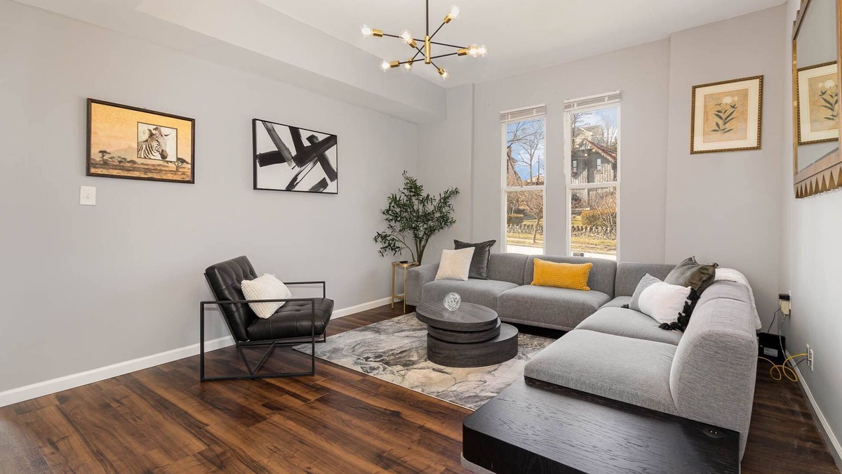 East Price Hill House | Downtown Cincinnati Views—Prime Location, A Few Minutes to Everything!