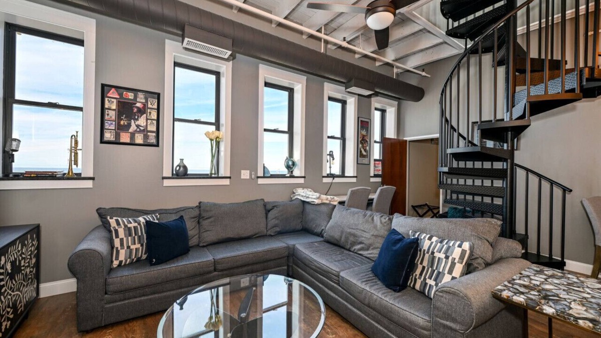 Downtown Cleveland Condo | Downtown Cleveland Loft - Lake Views w/Private Rooftop!