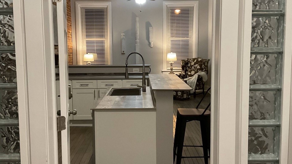 Historic Downtown Bedford Apartment | Downtown Comfort for your family in the heart of shopping & restaurants.