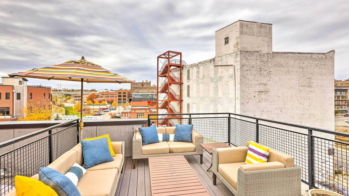 Southeast Omaha Condo | Downtown Condo w/Rooftop Patio & City Views!