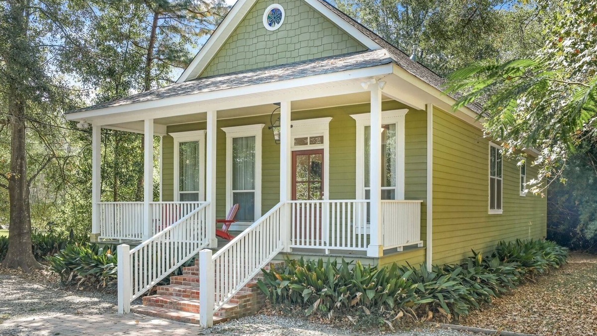 Abita Springs House | Downtown Cottage/Walk To It All/30 Mile Biking Path/Abita Brew Pub Restaurant