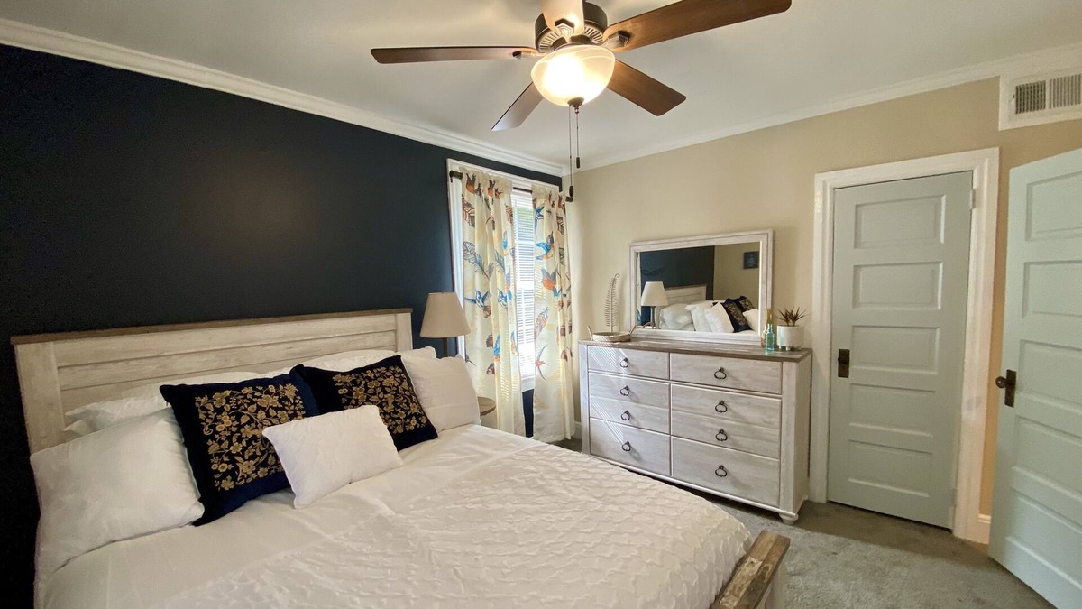 Hartsville Cottage | Downtown Cozy Cottage Family Retreat