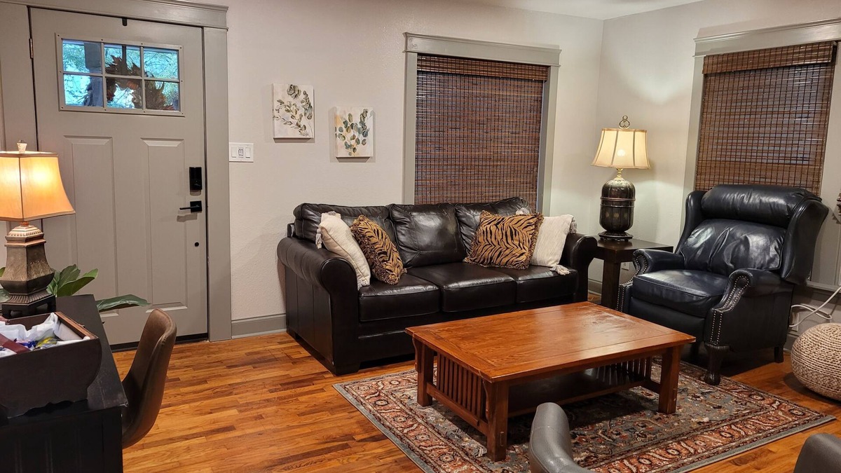 Fort Smith House | DOWNTOWN COZY GETAWAY