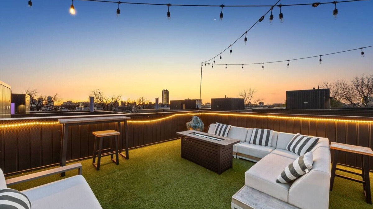 Old East Dallas House | Downtown Dallas | Rooftop Deck | Stunning Design