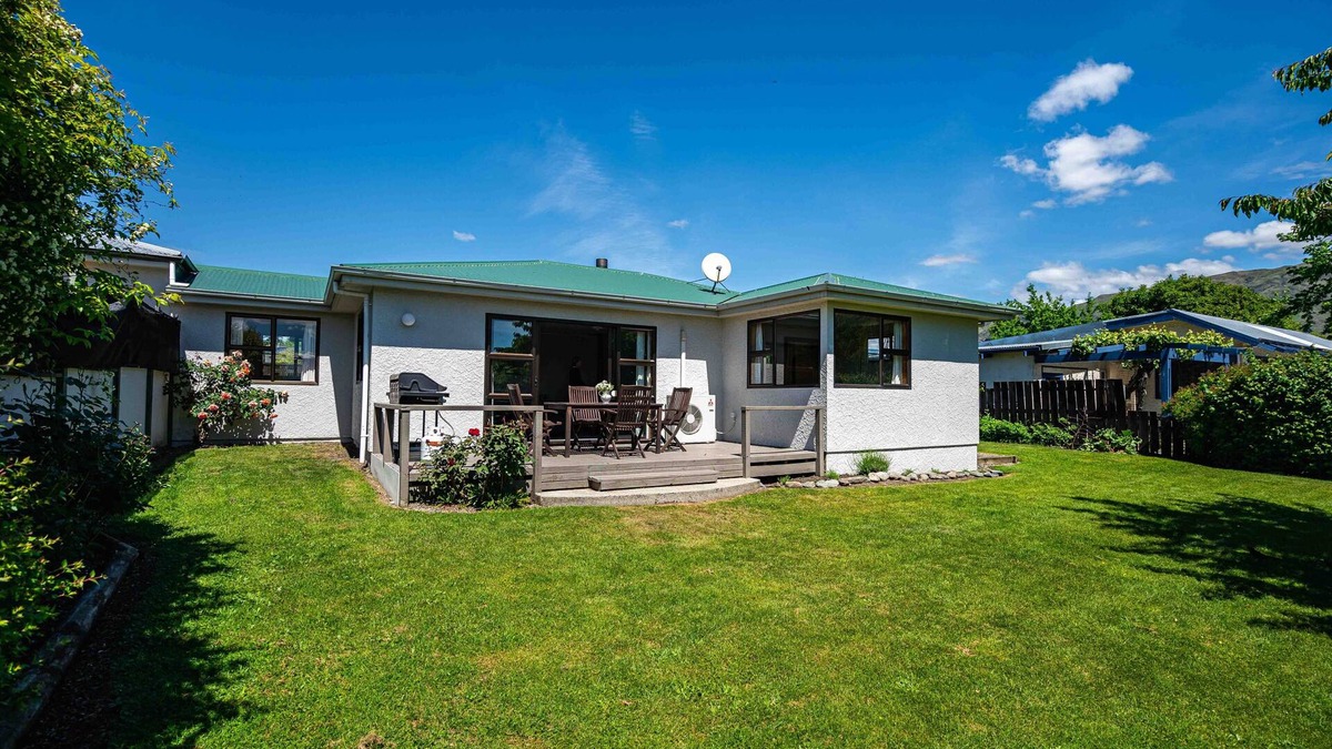 Wanaka House | Downtown Delight - Wanaka Holiday Home