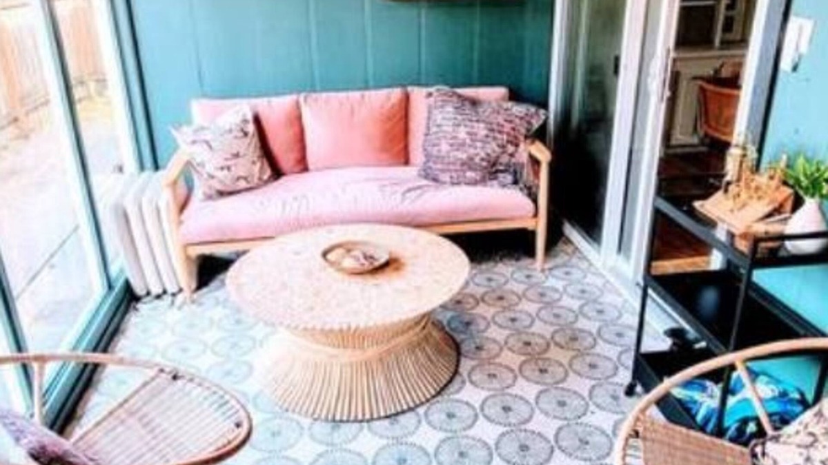 Long Beach House | Downtown Designer Duplex close to Beach! Spa Tub, Sunroom, Game Room, EV & more!