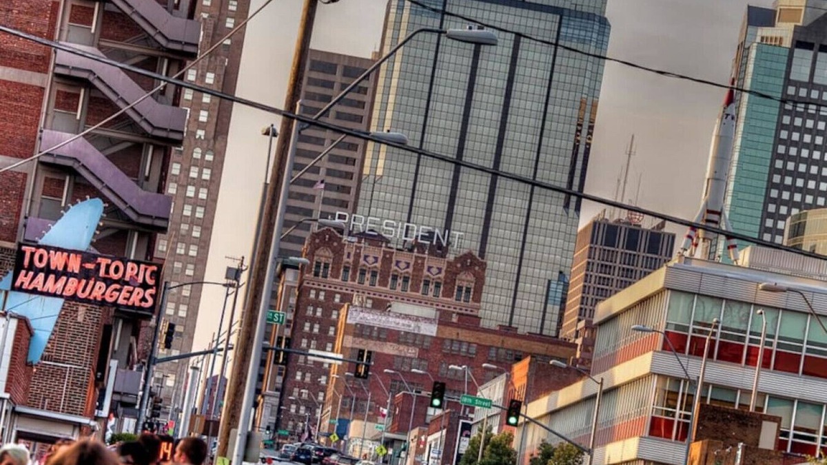 Downtown Kansas City Apartment | ★ Downtown Downtown Downton ★