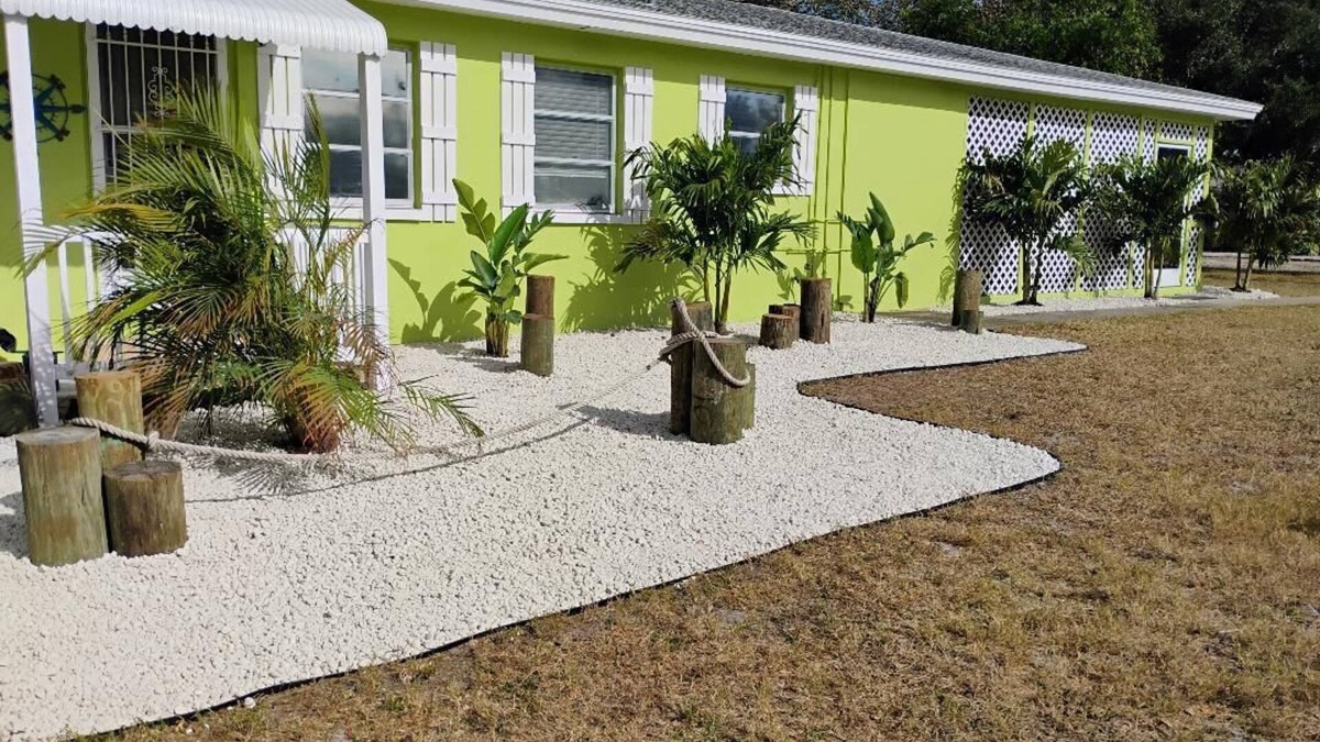 Dunedin Villa | Downtown Dunedin Villa near Bluejay's Baseball Stadium that offers "serenity".