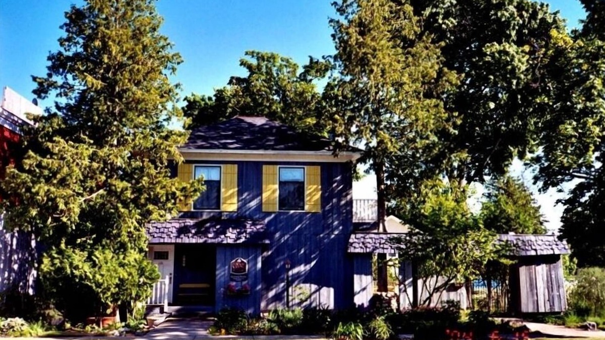 Harbor Springs House | Downtown Duplex with Views of Park, Beach, & Church