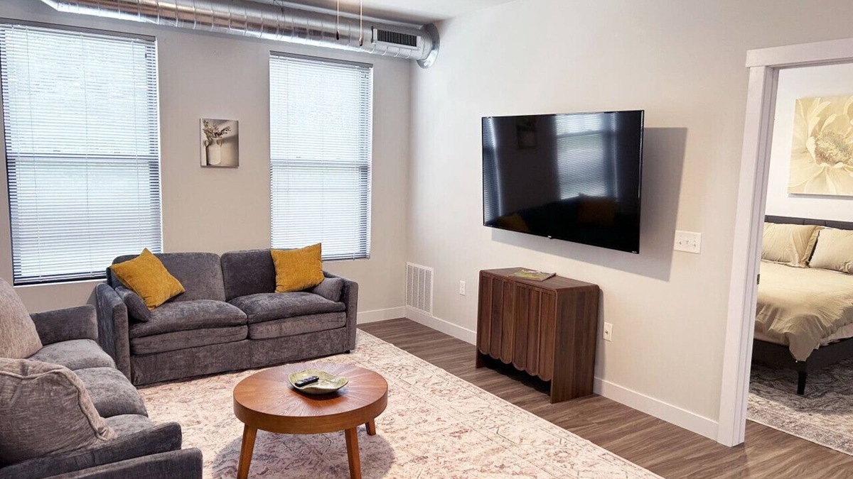Downtown Eau Claire Apartment | Downtown EC 2bdrm w/parking