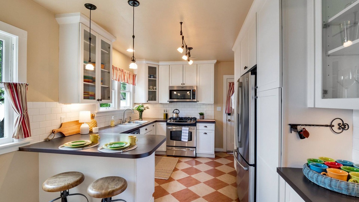 The Bowl of Edmonds House | Downtown Edmonds Craftsman: Home by the Sea