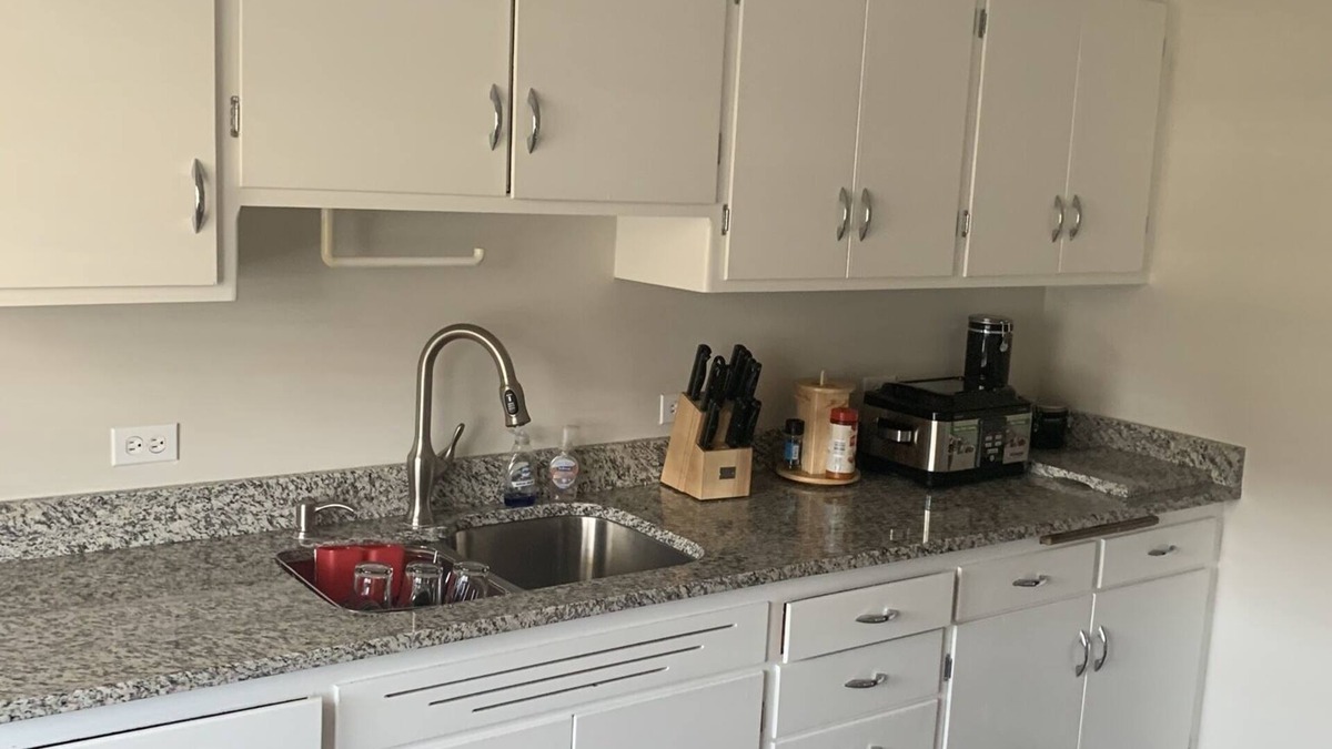 Elmhurst Condo | Downtown Elmhurst! Where else would you want to be!!