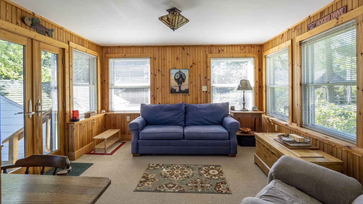 Eagles Mere Cottage | Downtown EM walking distance to Eagles Mere Inn, The Sweet Shop &The Laurel Path