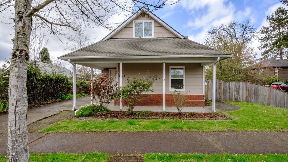 West Eugene House | Downtown EUG home Near UO campus & Autzen Stadium