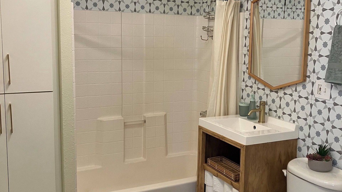 Kerr Gulch Apartment | Downtown Evergreen Walk out apartment, private drive/deck, centrally located