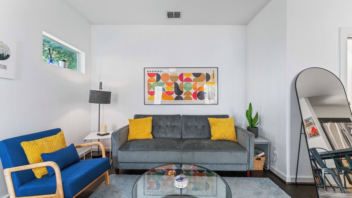 Eastside Promise Neighborhood House | Downtown - Family Pet Friendly - Remote Workers