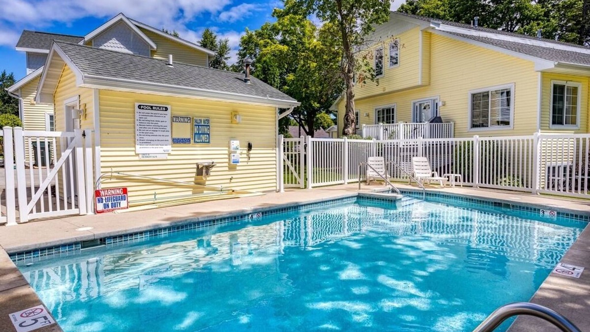 Fish Creek House | Downtown Fish Creek- community pool, walking distance from restaurants and bars