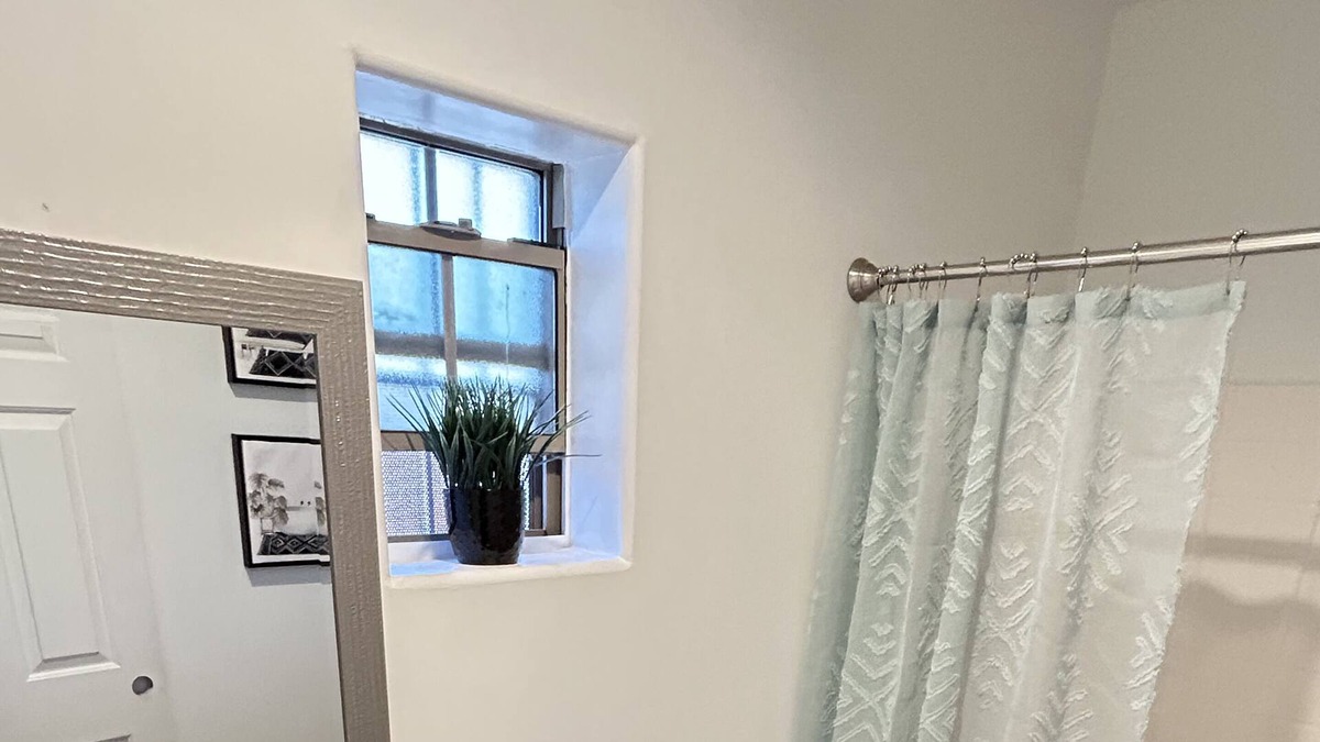 F. Q. Story House | Downtown flat with free parking on premises!