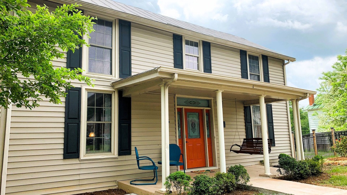 Floyd House | Downtown Floyd Retreat