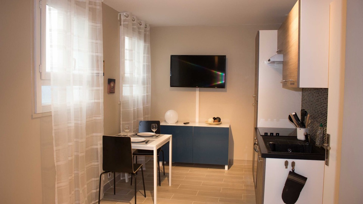 Fontainebleau Apartment | Downtown Fontainebleau 10 minutes from the Chateau