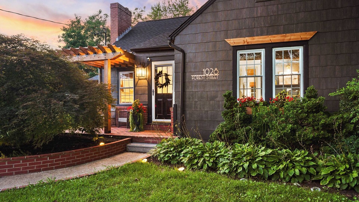 Greeneville House | Downtown Forest