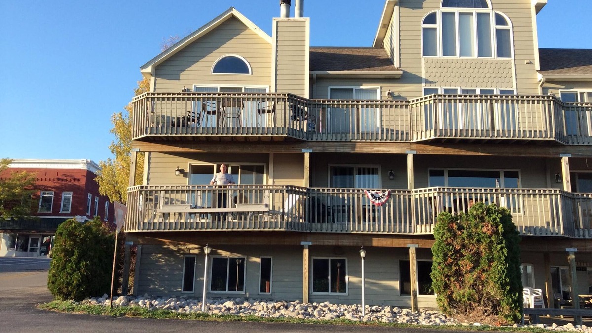 Frankfort Condo | Downtown Frankfort Condo overlooking Betsie Bay