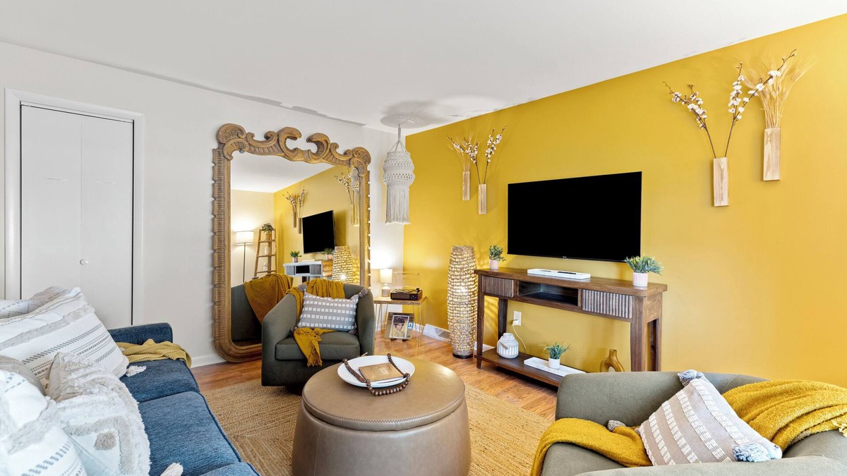 Frederick Apartment | Downtown Frederick retreat with parking. Dog- and baby-friendly!