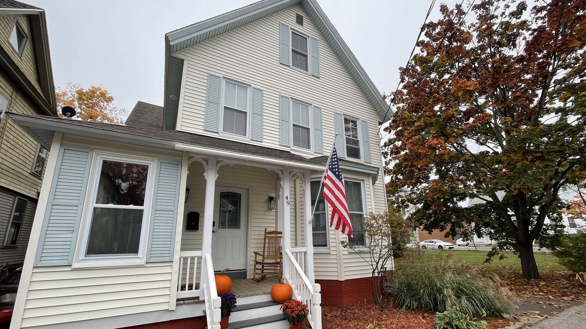 Concord Apartment | Downtown Fresh Bright 2 Bedroom Remodeled Historic Apartment