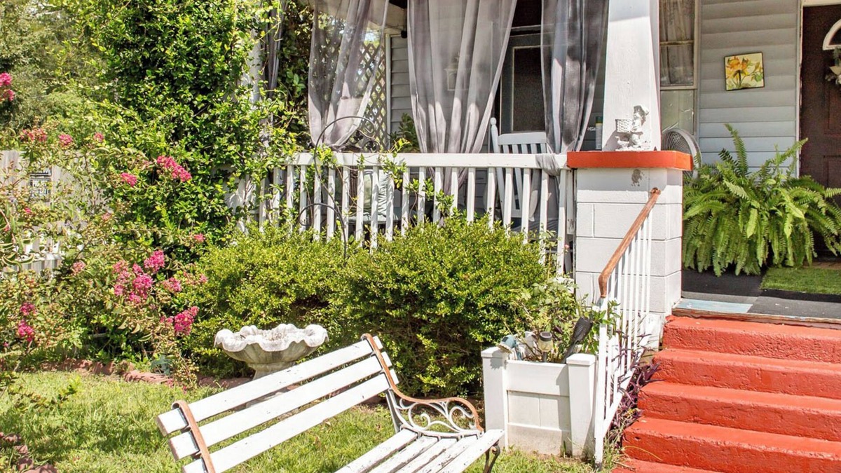 Waycross Apartment | Downtown Gem, Near Okefenokee Swamp, Thai Restaurant with Carport & Workspace