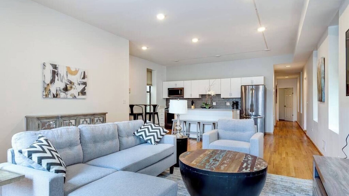 Pulaski Park Hotel | Downtown Goose Island with access to patio - 1