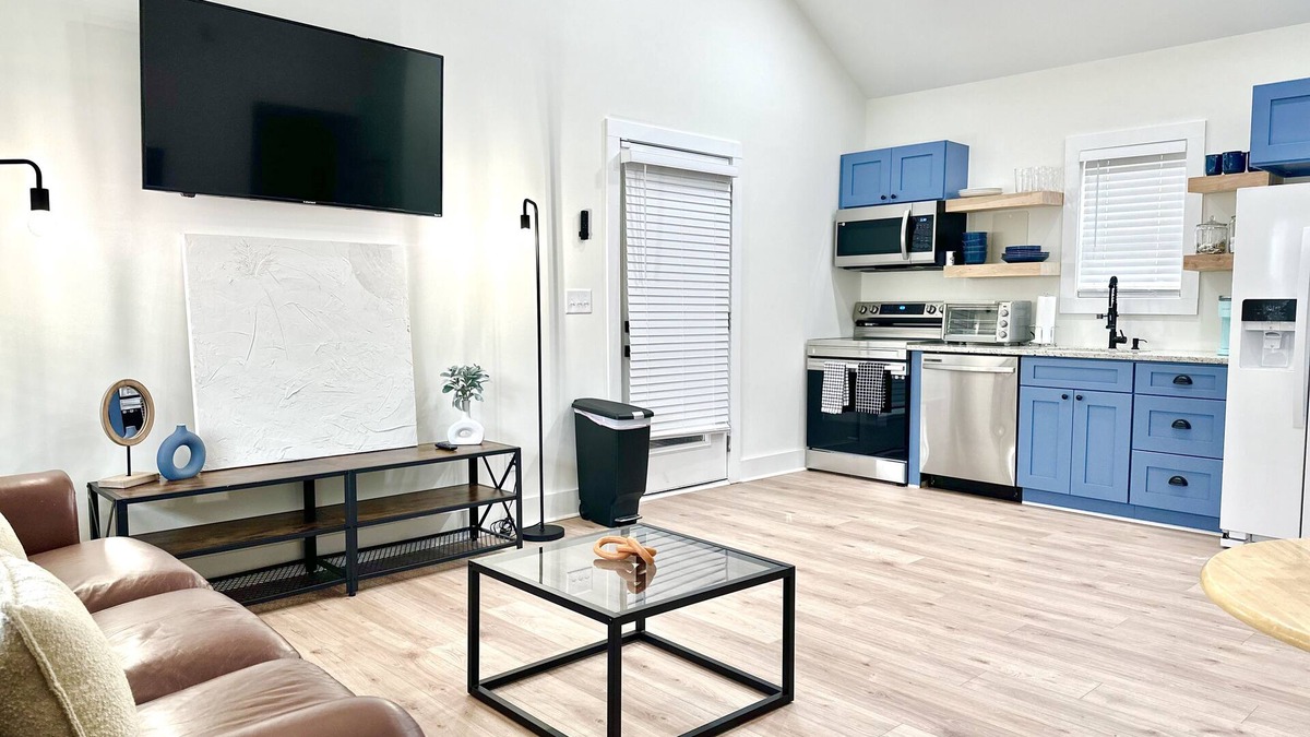 Conestee Cottage | Downtown Greenville White House