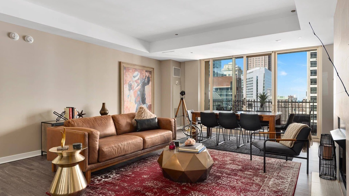 Rush and Division Apartment | Downtown Group Ideal: 2 Luxury Units, Iconic Views