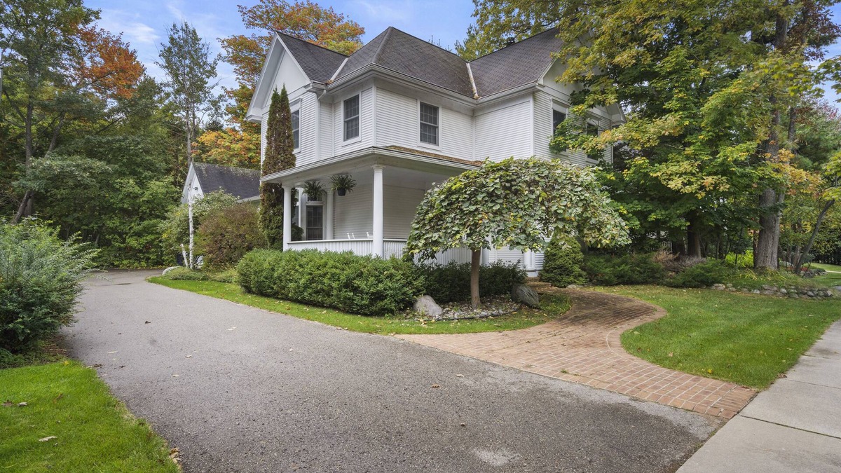 Harbor Springs House | Downtown Harbor Springs! SECOND ST- Sleeps 10+ walk to Main St! 1/4 mile!